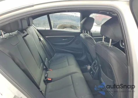 2018 BMW 330 Xi z USA, uszkodzony, nr VIN WBA8D9G5XJNU72494